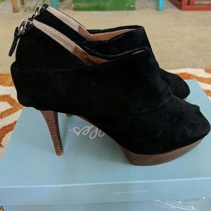 Size 8 Black suede peep toe booties
